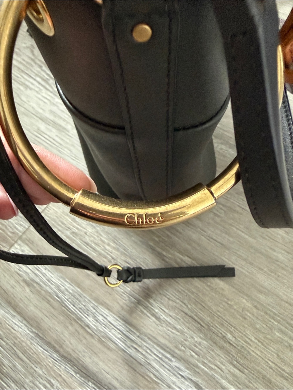 Chloé Olive Green Leather Drawstring Crossbody Bag with Tan Strap - Picture 3 of 7